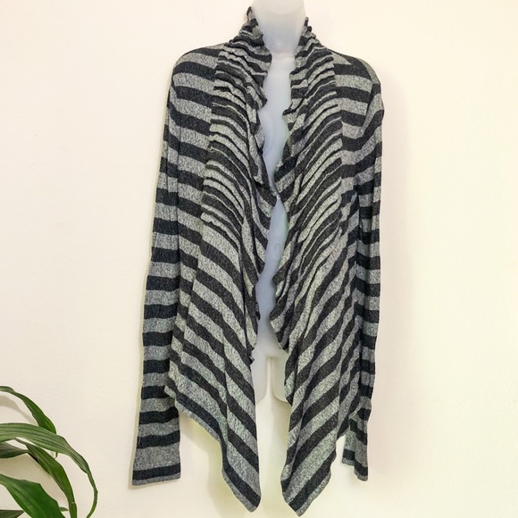 Lucy cardigan size medium - Picture 1 of 4